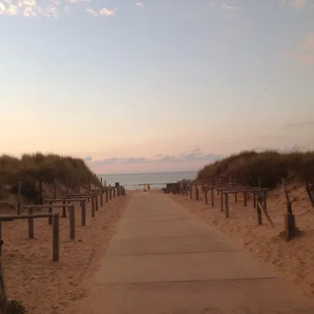 Rose, 1 Free Parking, 2 Min. From Beach, Jacuzzi شقة